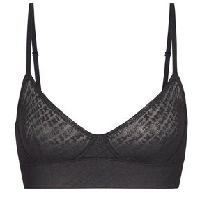 New with tags skims Logo mesh triangle bralette in the color Onyx foil!! XXS